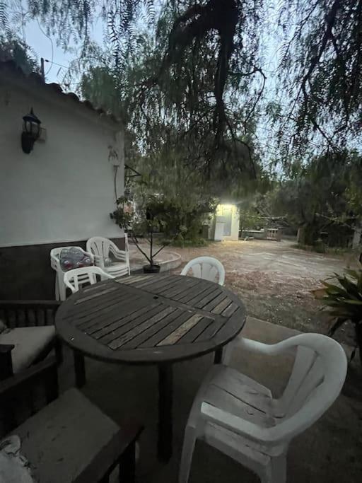 Farmhouse Surrounded By Centenary Olive Trees Olías Esterno foto