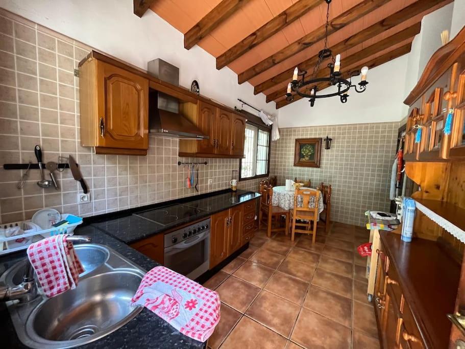 Farmhouse Surrounded By Centenary Olive Trees Olías Esterno foto